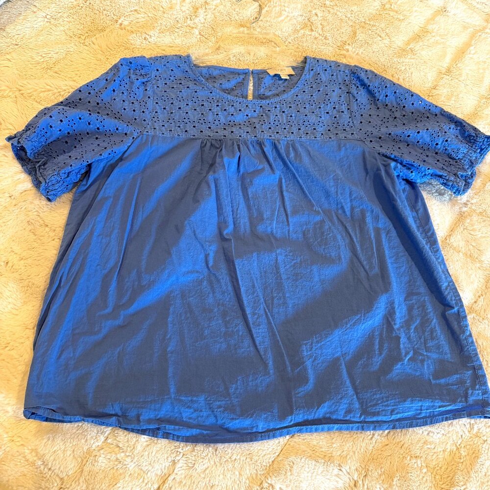 Ann Taylor Top w Upper Eyelet Detail Sz M